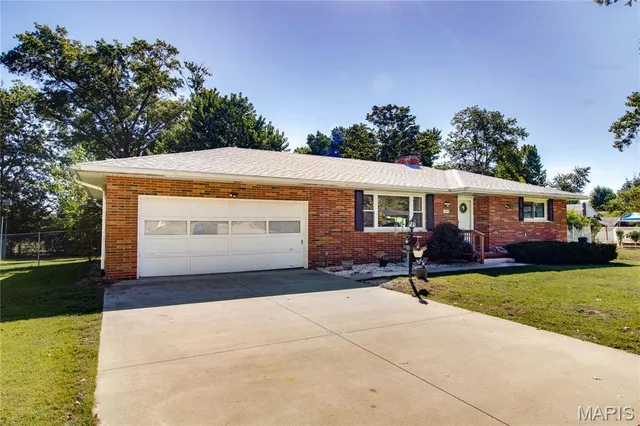 $195,000 | 4803 Paris Drive, Godfrey, IL 62035