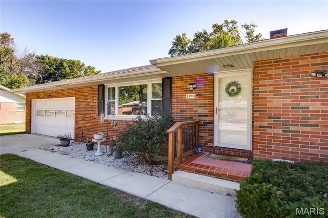 $195,000 | 4803 Paris Drive, Godfrey, IL 62035