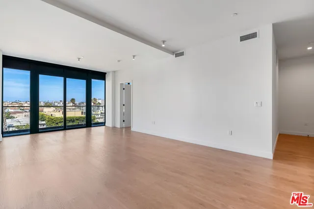 $4,395 | 10700 Tabor Street, Unit 313, Los Angeles, CA 90034