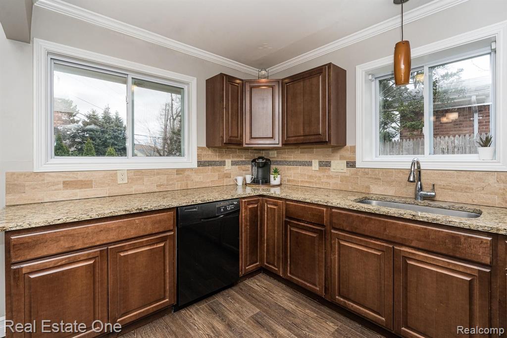 697 Romeo Road Rochester, MI 48307 - Photo 6 of 22