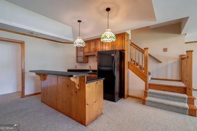 a view of a house with backyard and tree