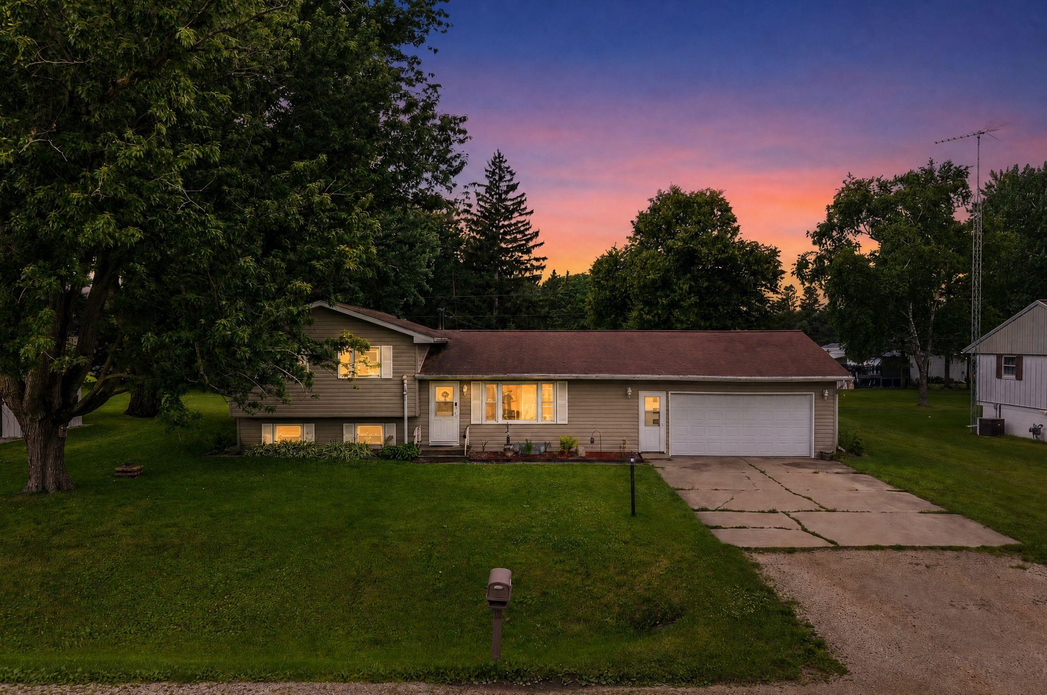 14 Arcade Glen Road Ripon, WI 54971 - Photo 2 of 38