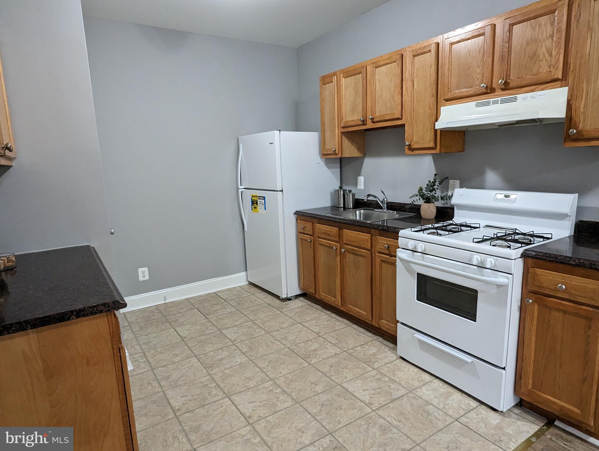400 North Port Street Baltimore, MD 21224 - Photo 11 of 26 Updated Kitchen