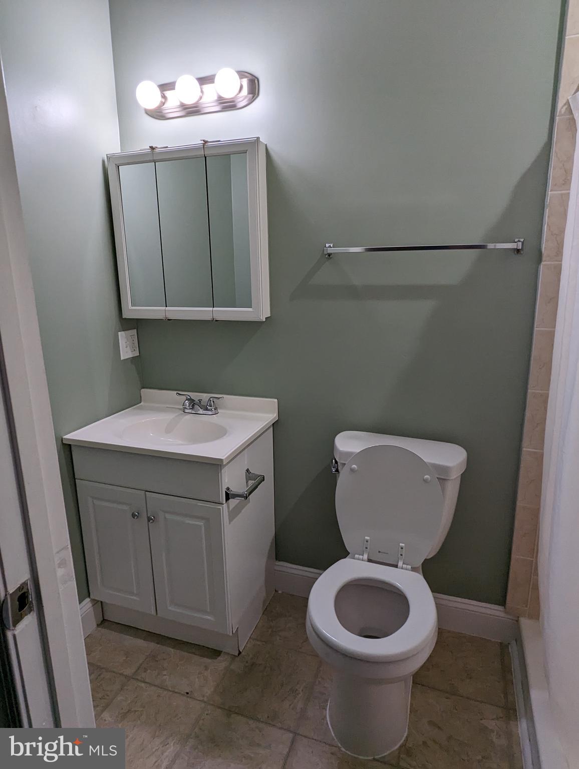 400 North Port Street Baltimore, MD 21224 - Photo 15 of 26 Primary Bathroom