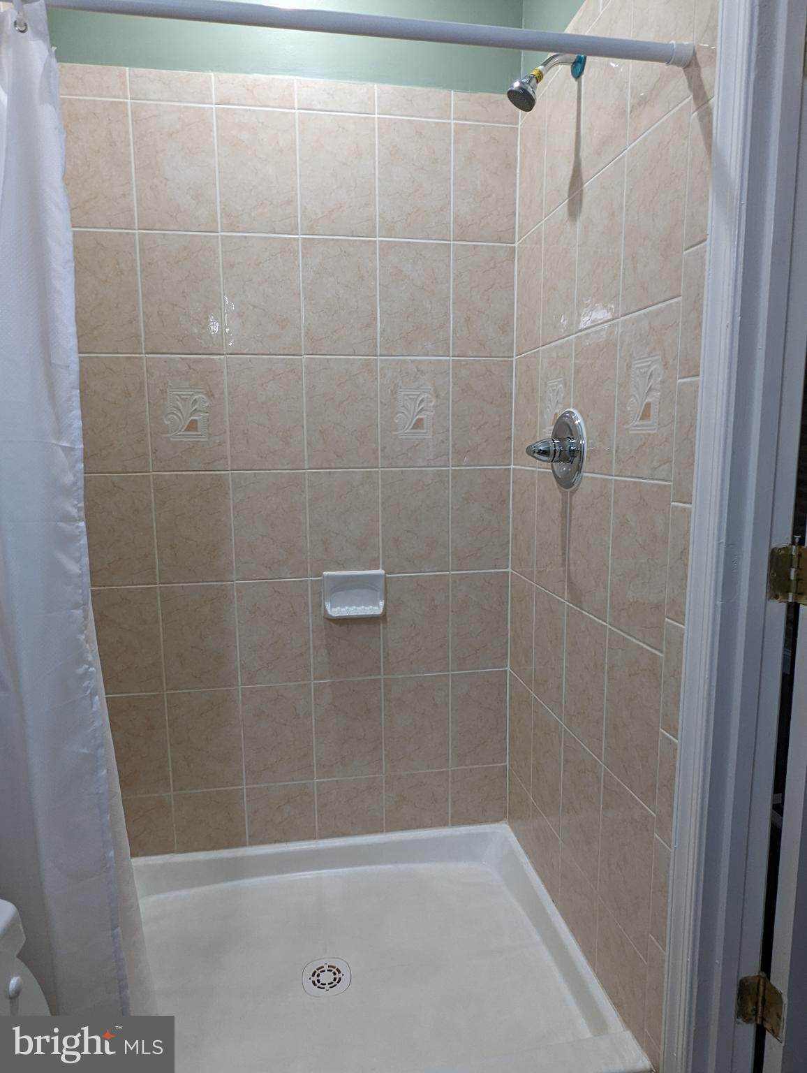 400 North Port Street Baltimore, MD 21224 - Photo 16 of 26 Primary Bathroom
