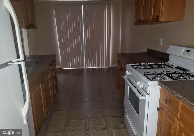 8184 Inverness Ridge Road Rockville, MD 20854 - Photo 10 of 23 Kitchen