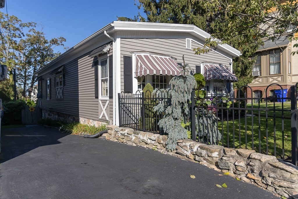 244 High Street Fall River, MA 02720 - Photo 4 of 23 Gallery Image 4