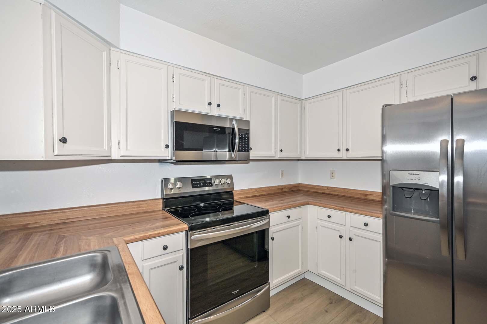 7977 West Wacker Road, Unit 174 Peoria, AZ 85381 - Photo 12 of 42 Kitchen-Range