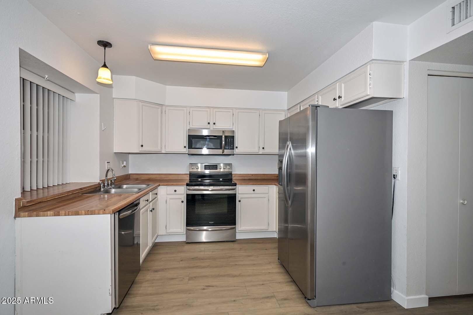 7977 West Wacker Road, Unit 174 Peoria, AZ 85381 - Photo 10 of 42 Kitchen