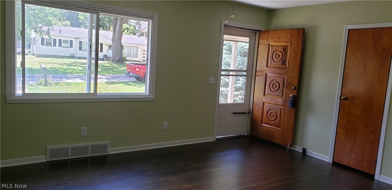 3449 Surrey Road Southeast Warren, OH 44484 - Photo 7 of 19 Gallery Image 7