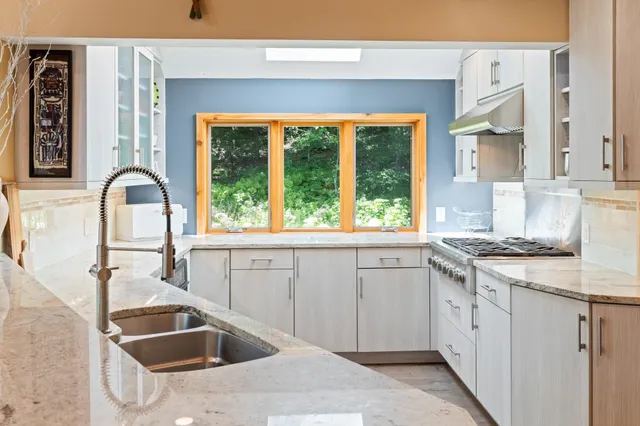 $1,025,000 | 19 Roundtree Road, Winhall, VT 05340