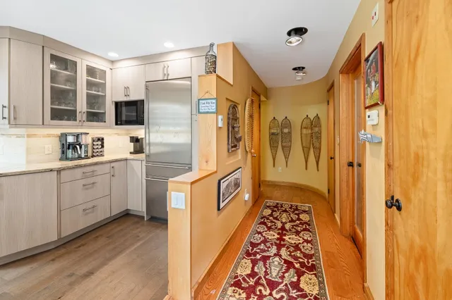 $1,025,000 | 19 Roundtree Road, Winhall, VT 05340