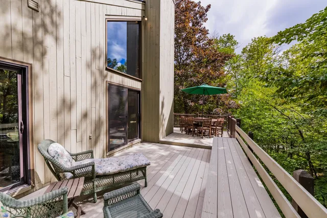 $1,025,000 | 19 Roundtree Road, Winhall, VT 05340