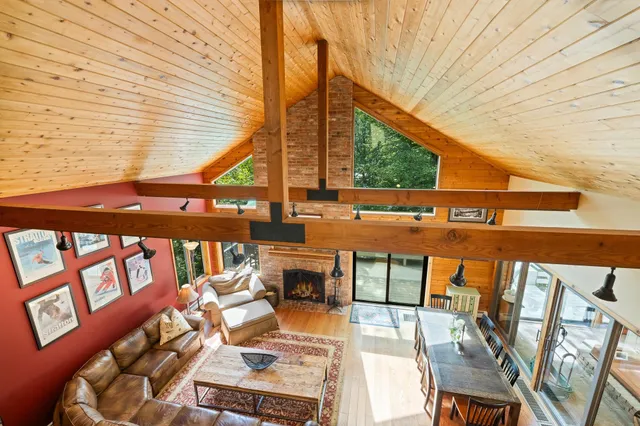 $1,025,000 | 19 Roundtree Road, Winhall, VT 05340