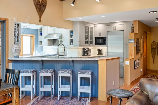 $1,025,000 | 19 Roundtree Road, Winhall, VT 05340