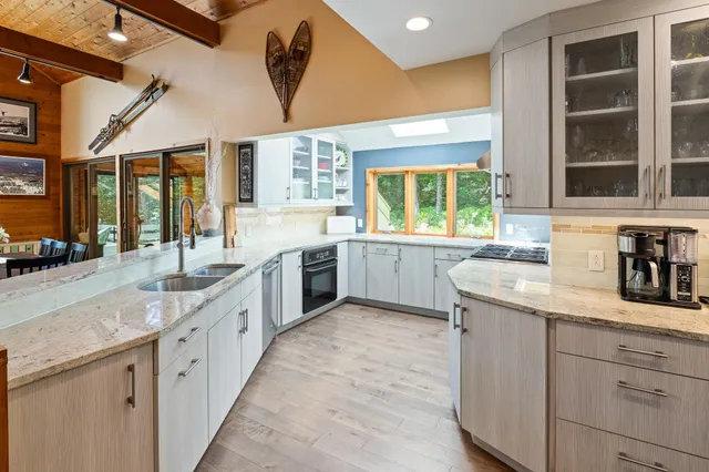 $1,025,000 | 19 Roundtree Road, Winhall, VT 05340