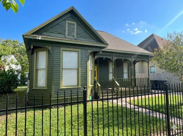 $2,150 | 1518 Freeman Street, Houston, TX 77009