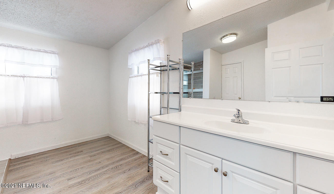 1460 Long Horn Road Middleburg, FL 32068 - Photo 14 of 32 Bath Master Room