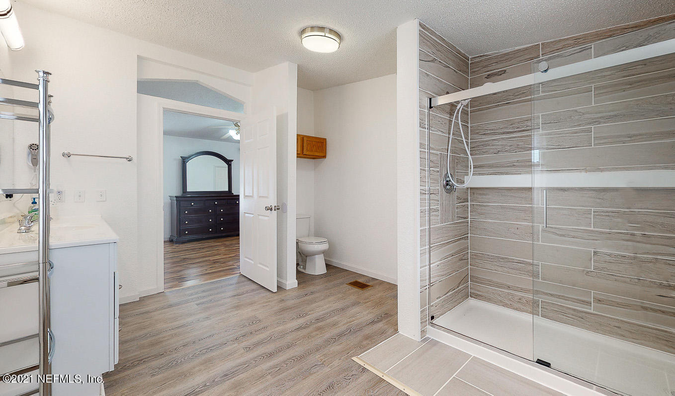 1460 Long Horn Road Middleburg, FL 32068 - Photo 15 of 32 Bath Master Bedroom
