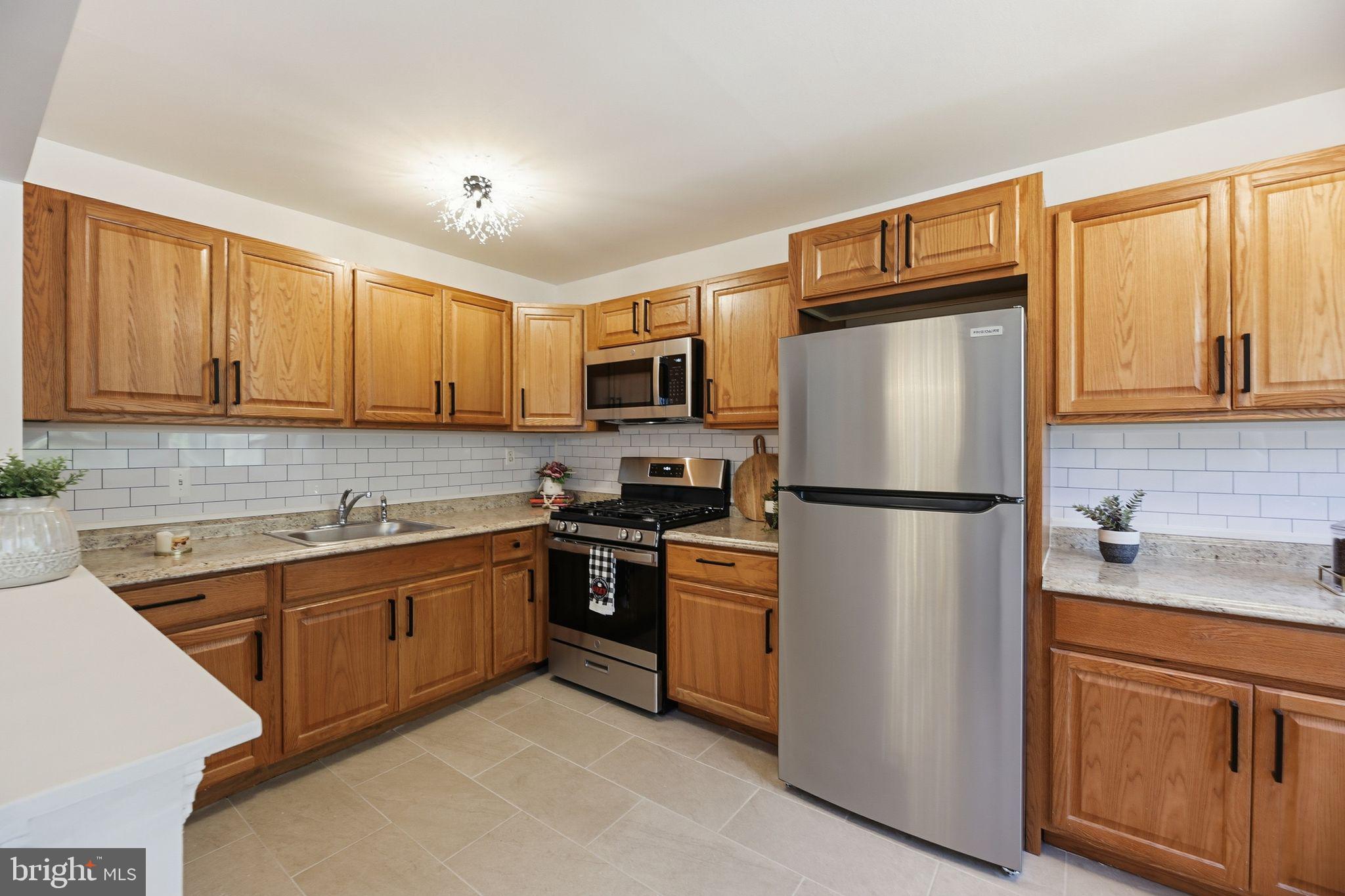 12754 Hollins Road Philadelphia, PA 19154 - Photo 15 of 32