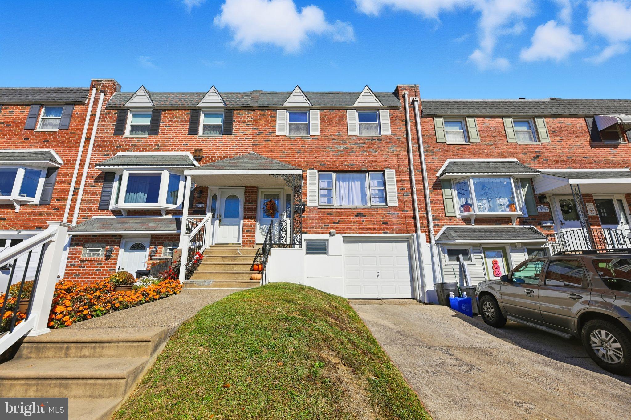 12754 Hollins Road Philadelphia, PA 19154 - Photo 2 of 32