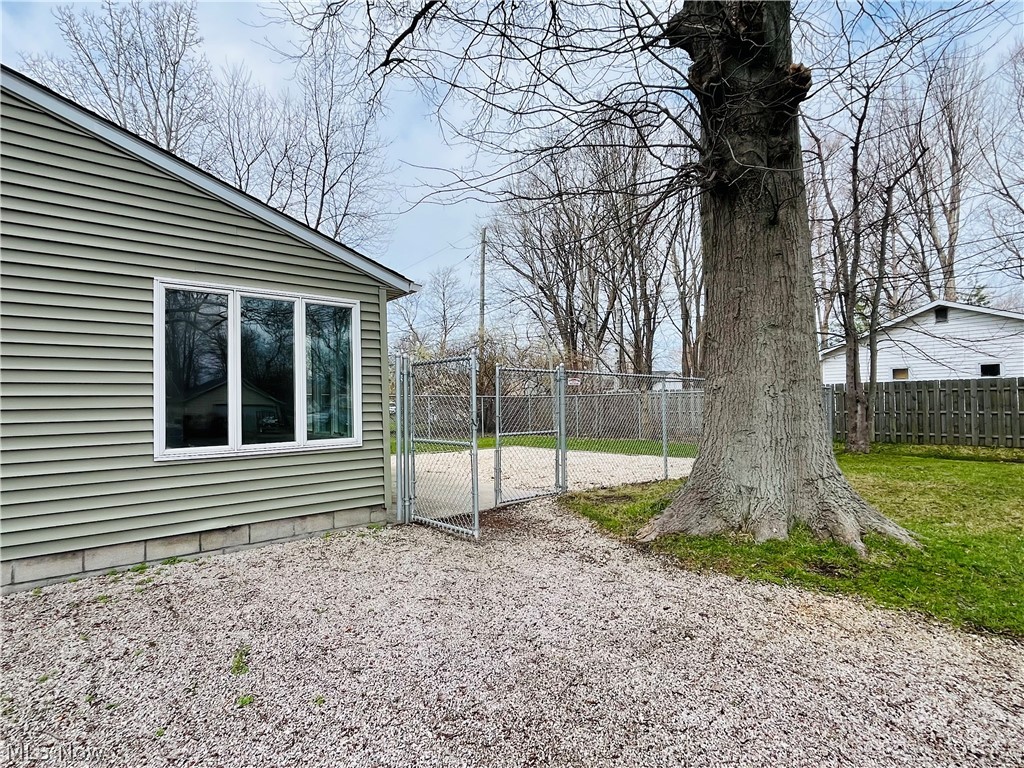 7063 Lake Road Madison, OH 44057 - Photo 12 of 42