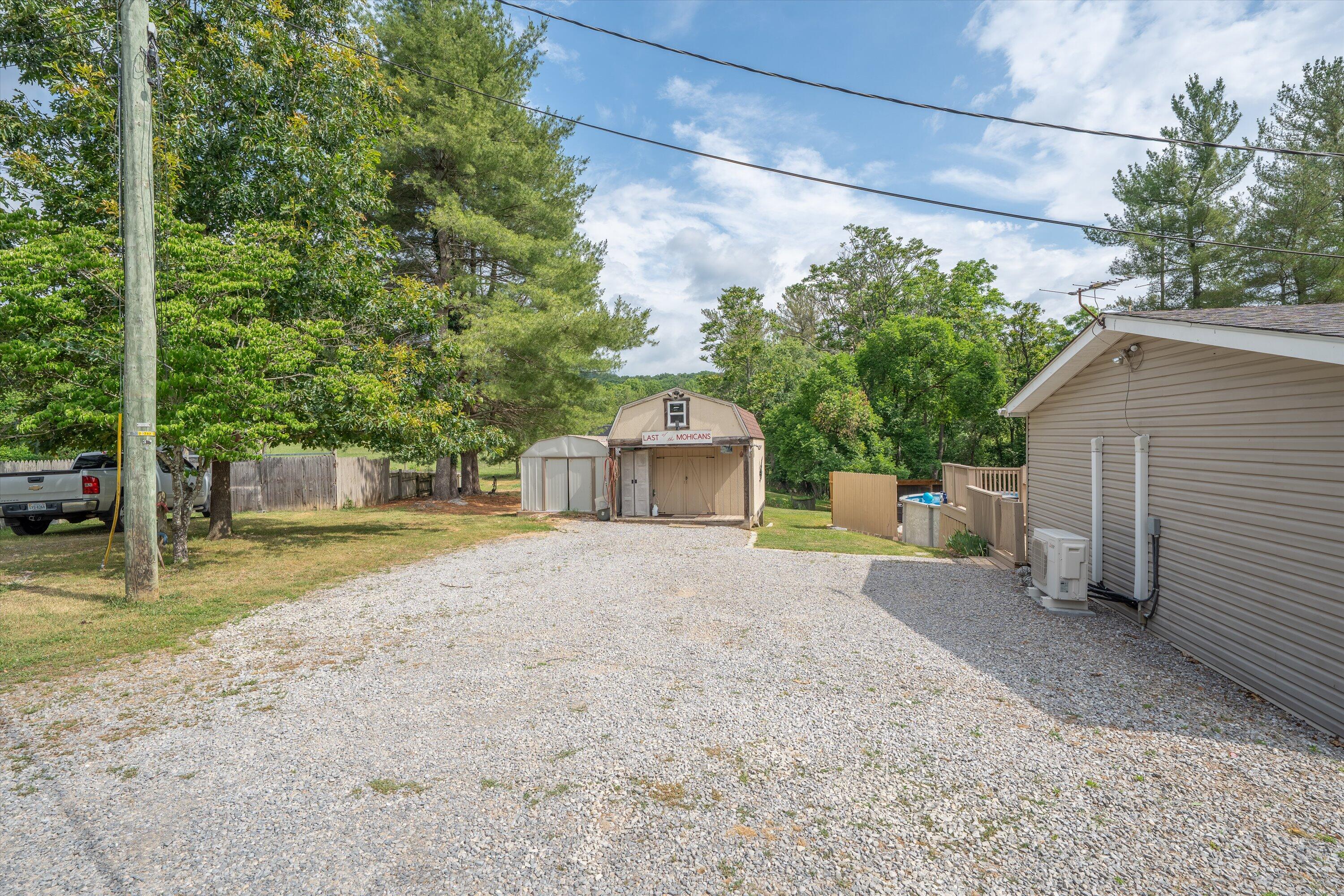 5184 North W River Road Salem, VA 24153 - Photo 42 of 48 42-06102026 (16)