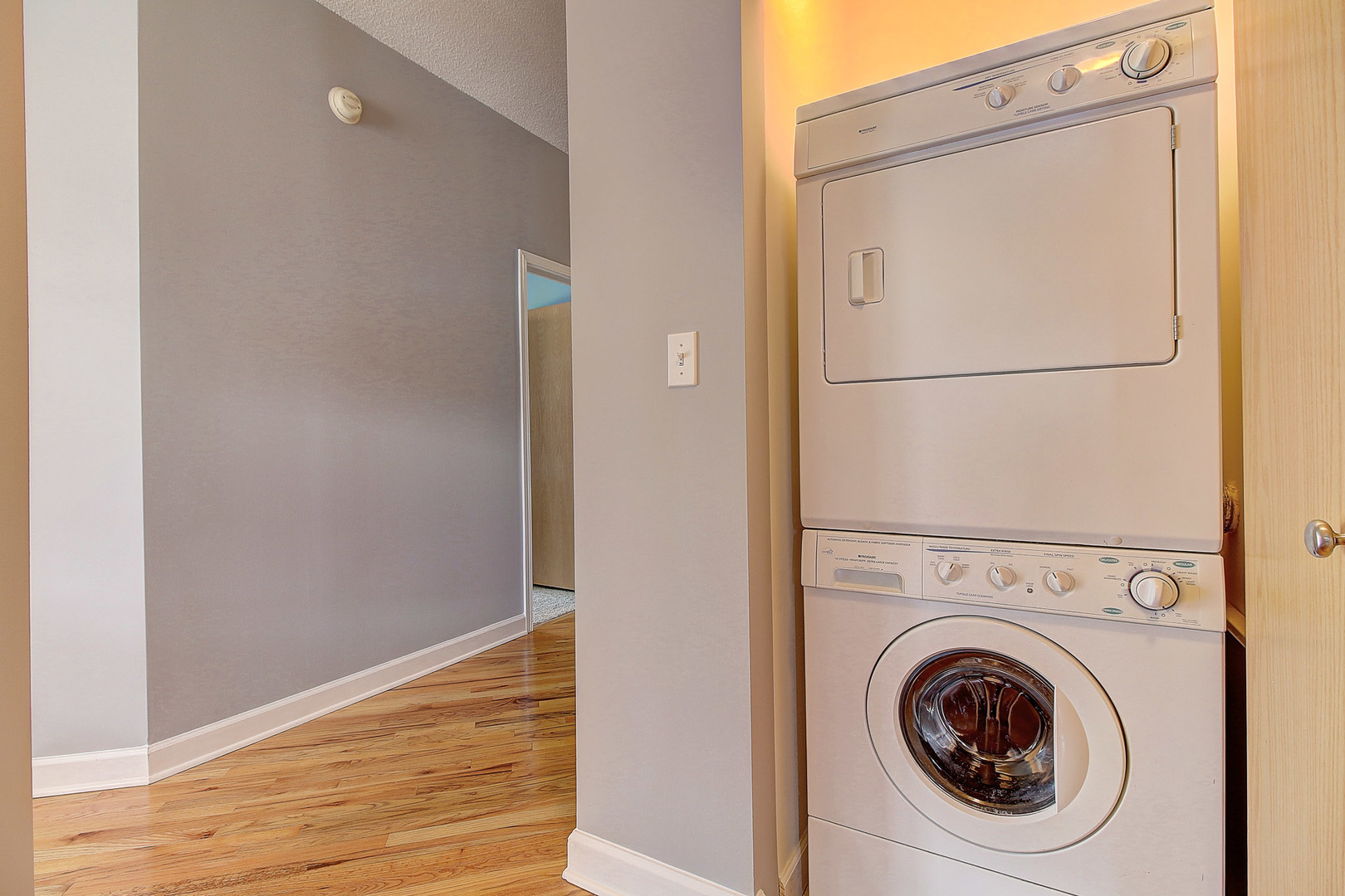 41 East 8th Street, Unit 1007 Chicago, IL 60605 - Photo 16 of 24