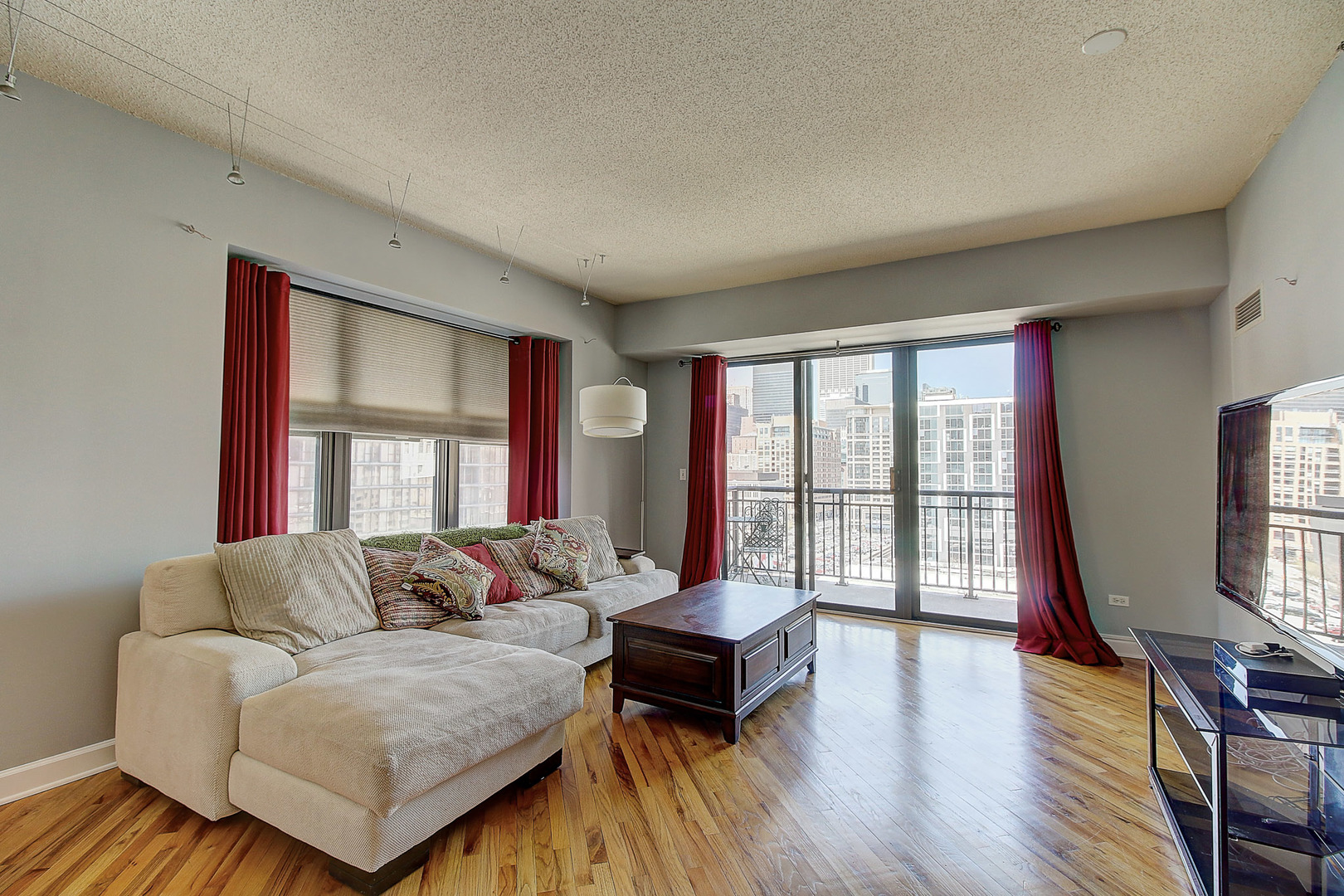 41 East 8th Street, Unit 1007 Chicago, IL 60605 - Photo 4 of 24