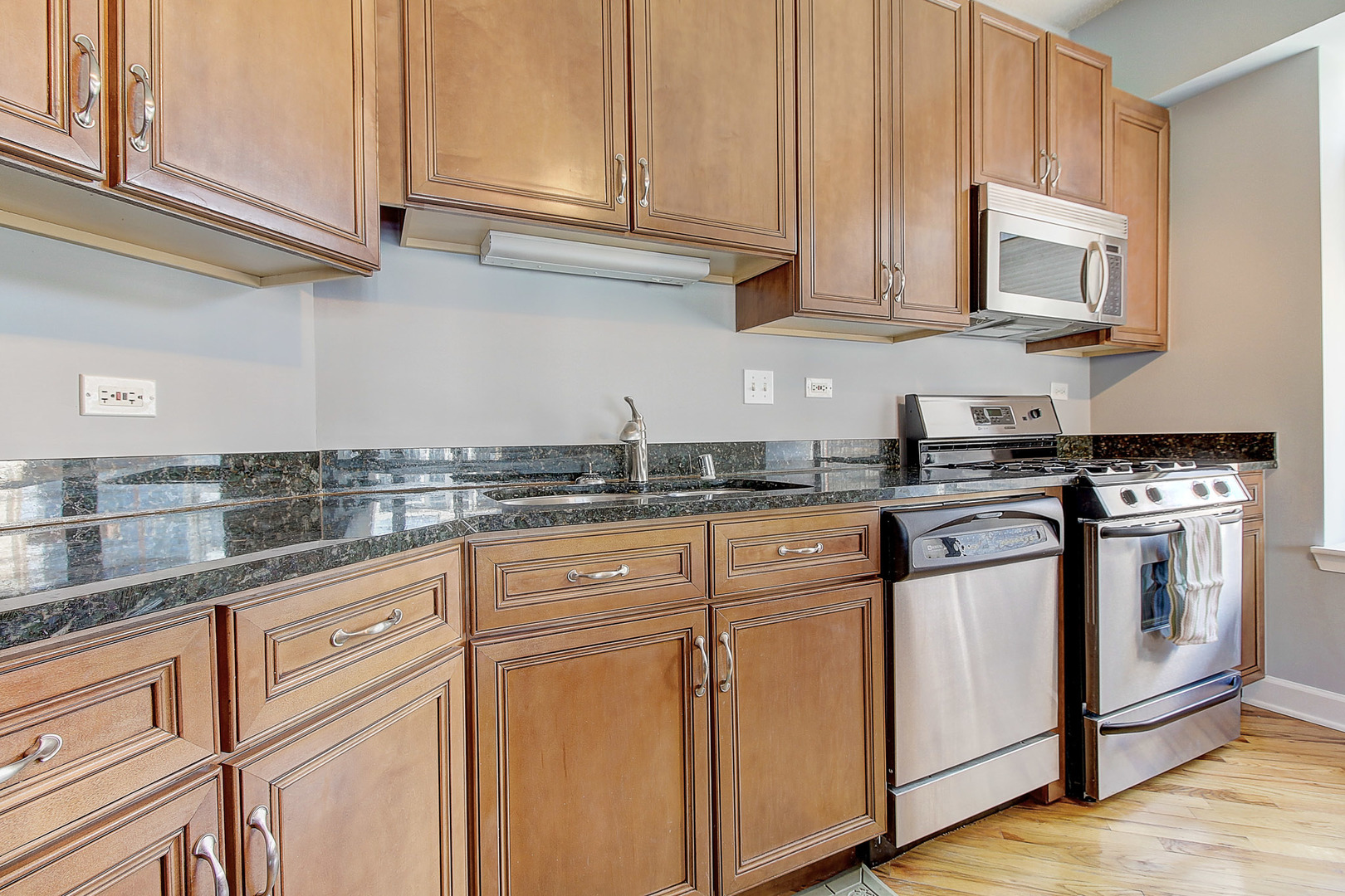 41 East 8th Street, Unit 1007 Chicago, IL 60605 - Photo 7 of 24