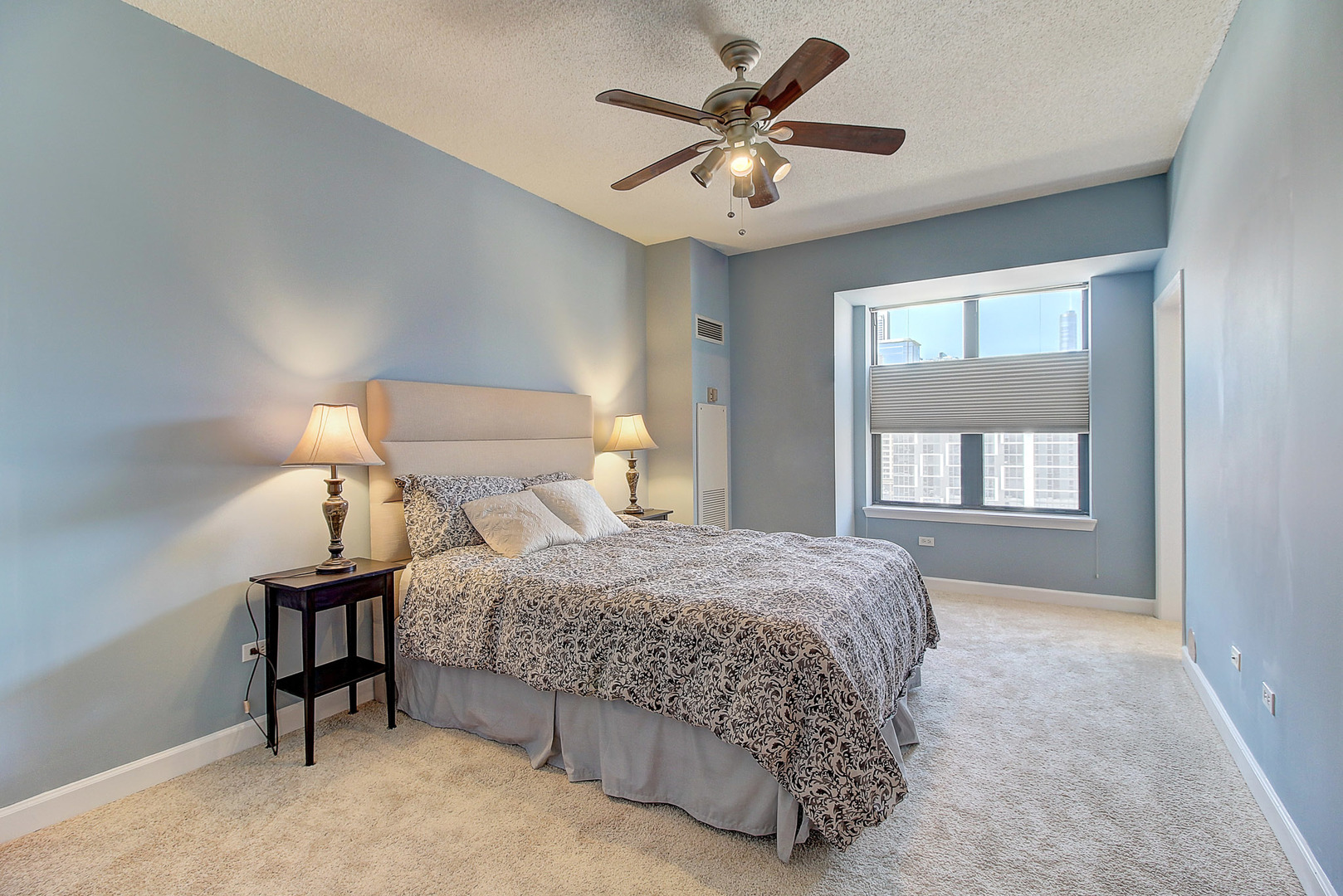41 East 8th Street, Unit 1007 Chicago, IL 60605 - Photo 8 of 24