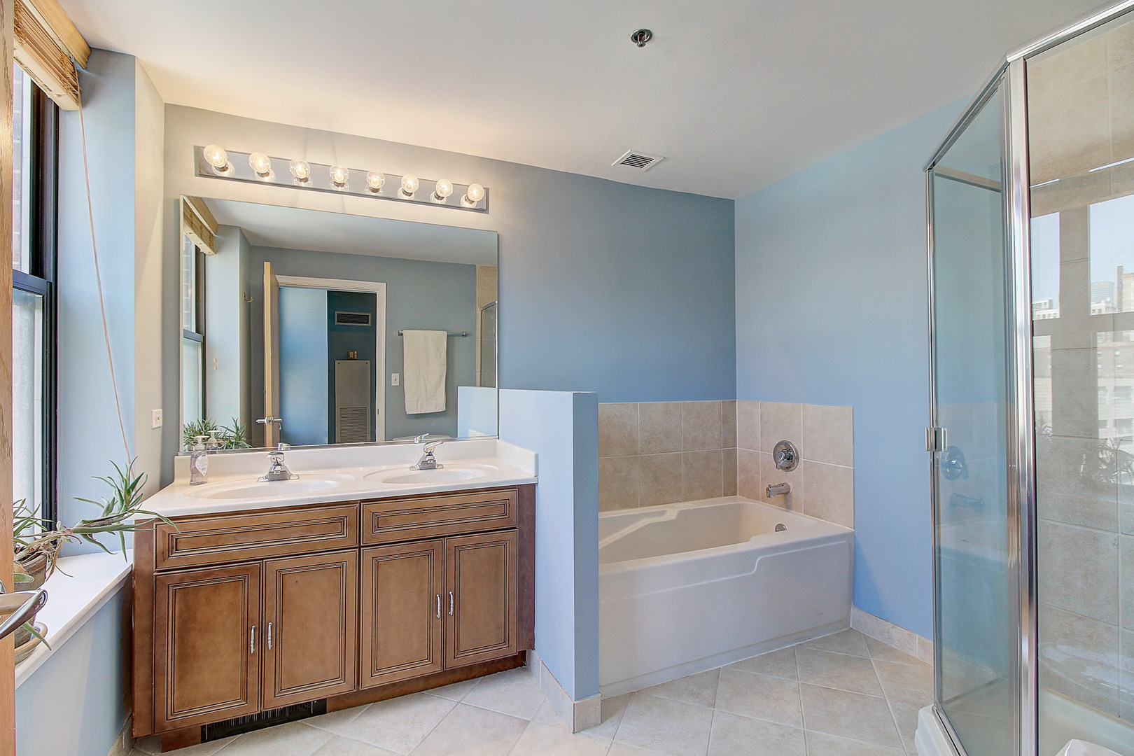41 East 8th Street, Unit 1007 Chicago, IL 60605 - Photo 10 of 24