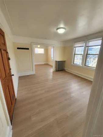 $2,800 | 8203A Myrtle Avenue, Unit 2L | Glendale