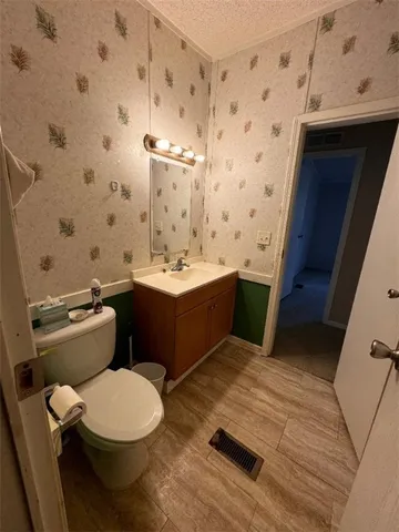 en empty room with windows and closet