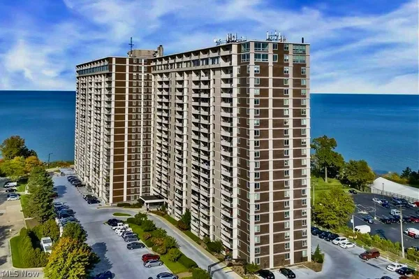 $650,000 | 12900 Lake Avenue, Unit PH34, Lakewood, OH 44107