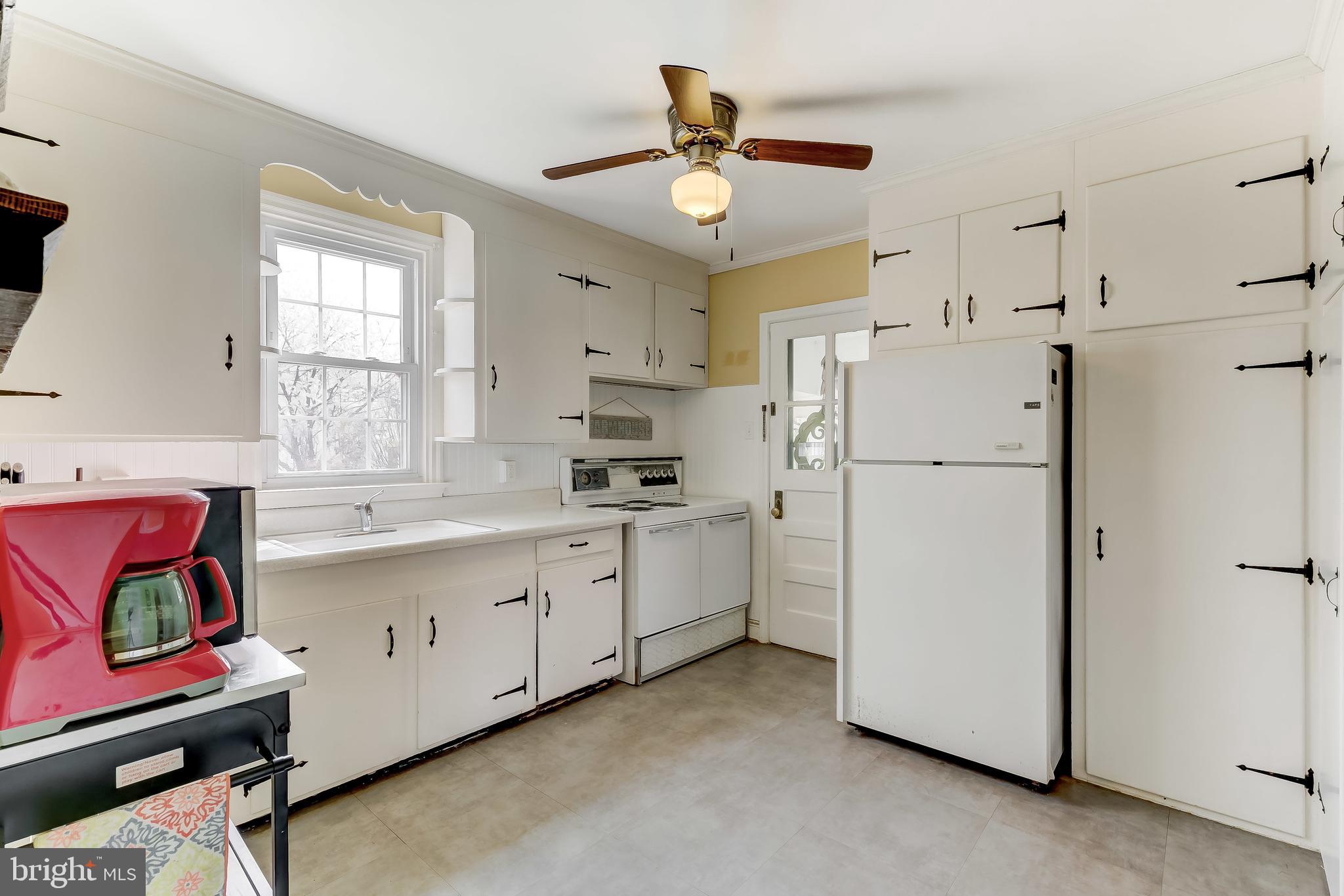 48 Ridgeway Drive York, PA 17404 - Photo 7 of 30 Gallery Image 7