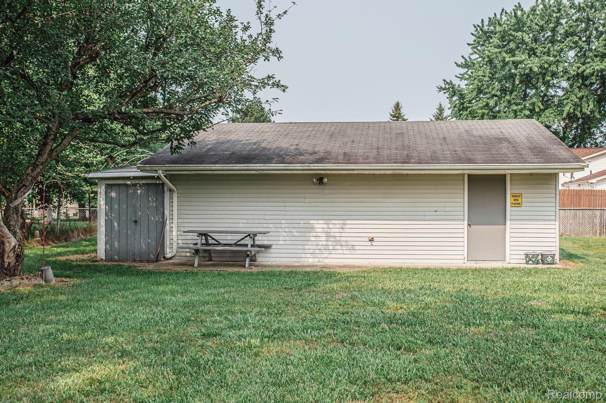 5411 Coldwater Road Lapeer, MI 48446 - Photo 35 of 37 IMG_9145.jpg