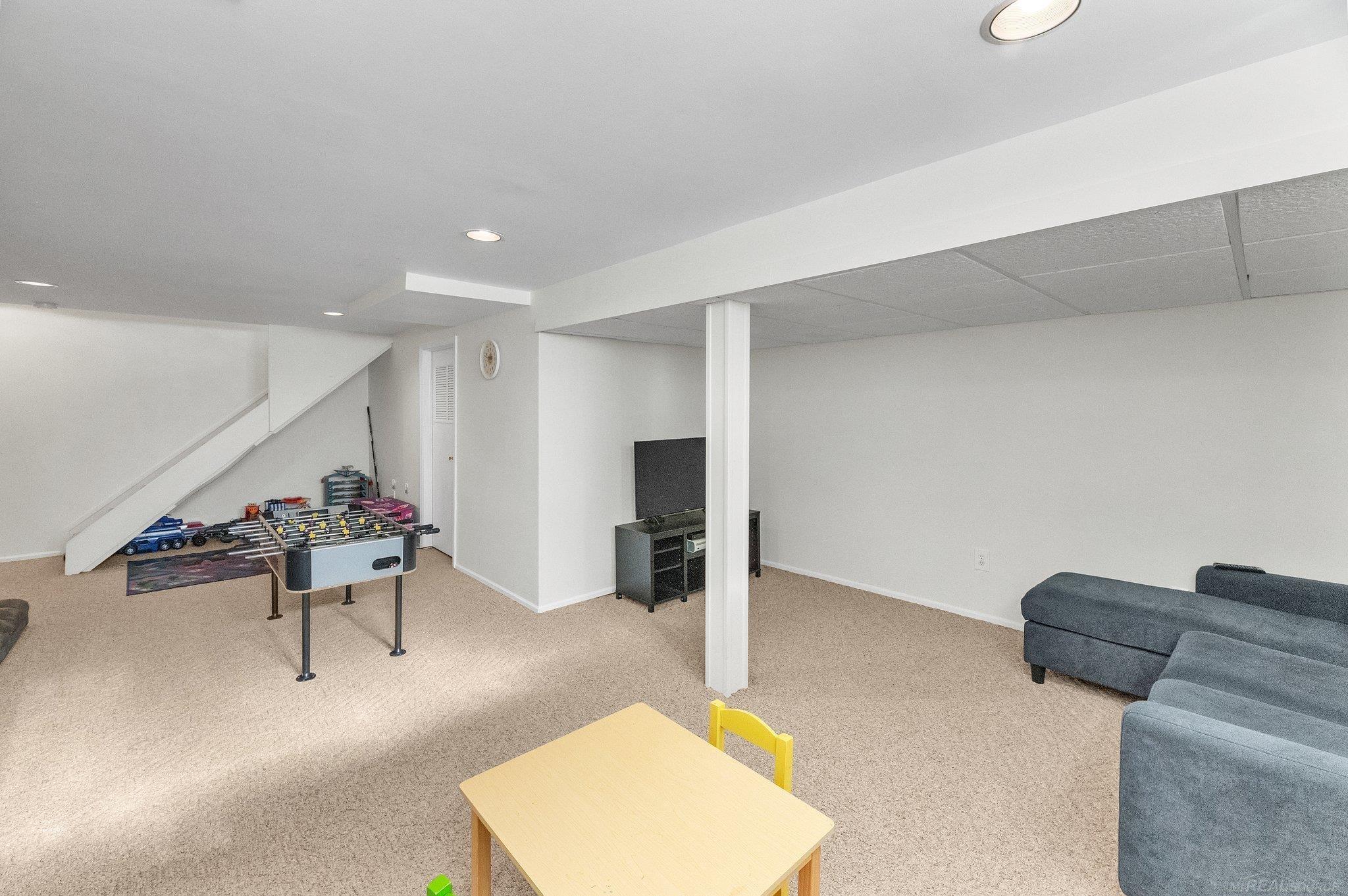 1636 Ridgecrest Rochester, MI 48306 - Photo 22 of 25 50127747-21.JPG