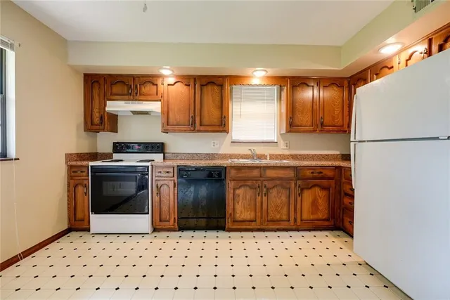 $325,000 | 1104 Southwest Mic-O-Say Drive, Blue Springs, MO 64015