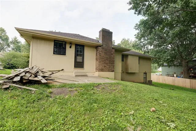 $325,000 | 1104 Southwest Mic-O-Say Drive, Blue Springs, MO 64015