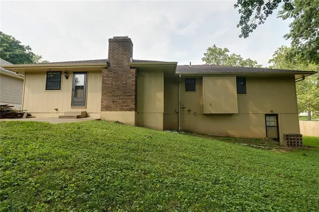 $325,000 | 1104 Southwest Mic-O-Say Drive, Blue Springs, MO 64015