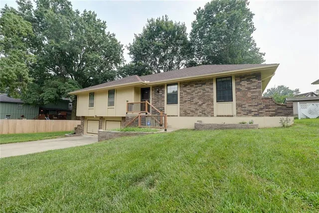 $325,000 | 1104 Southwest Mic-O-Say Drive, Blue Springs, MO 64015