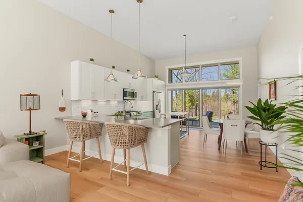 $478,000 | 8906 B Manhattan North, Unit B, Traverse City, MI 49685