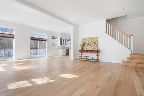 $2,495,000 | 120 Talmage Farm Lane, East Hampton, NY 11937