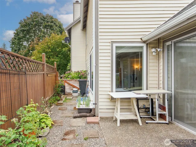 $520,000 | 411 South 328th Place, Federal Way, WA 98003