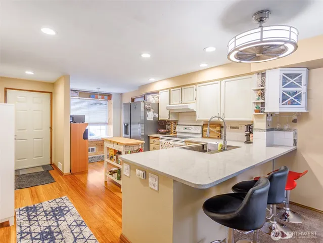 $520,000 | 411 South 328th Place, Federal Way, WA 98003