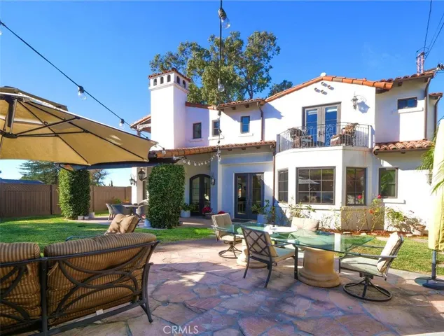 a view of a chair and table in backyard of the house