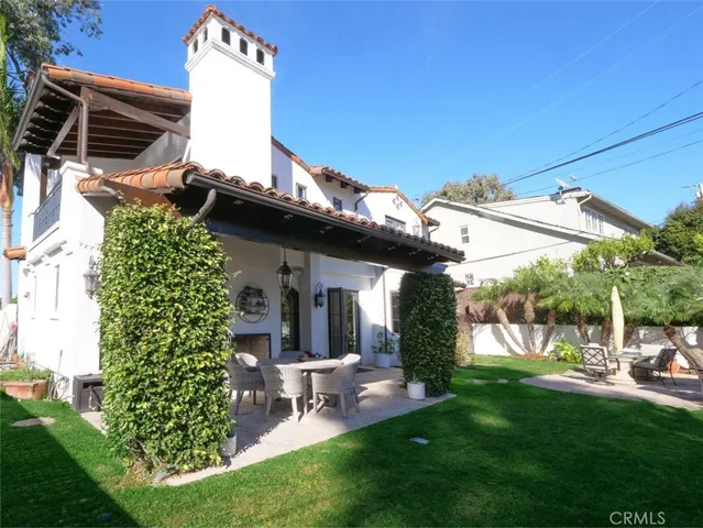 a view of a flower in a garden