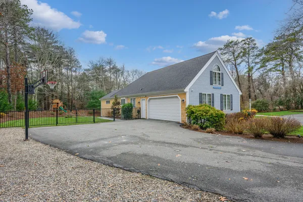 $1,849,000 | 23 Middle Pond Path, Marstons Mills, MA 02648
