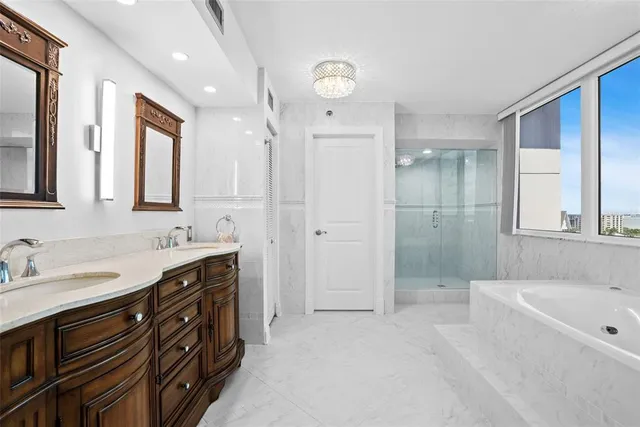 $5,995 | 1600 Gulf Boulevard, Unit 1016, Clearwater Beach, FL 33767